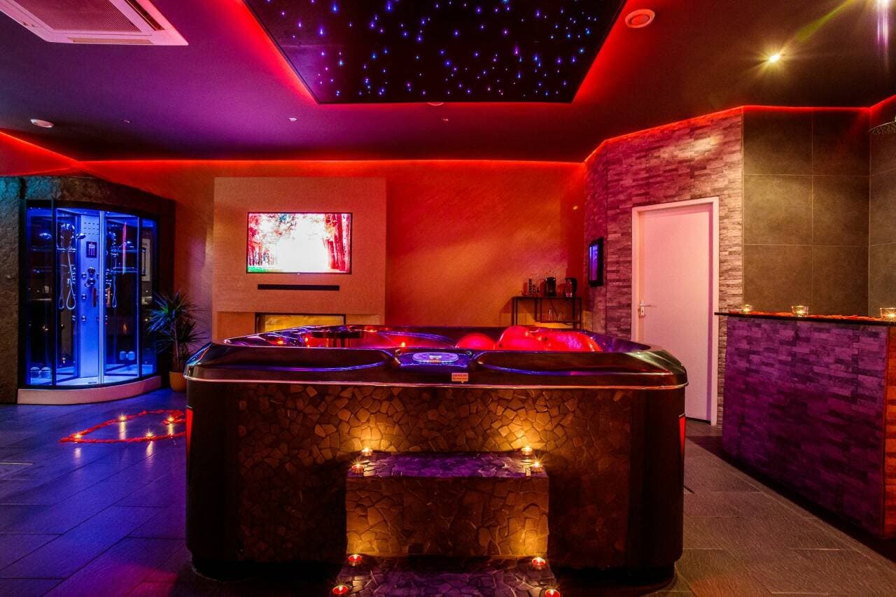 Luxe Jacuzzi met Sfeerverlichting